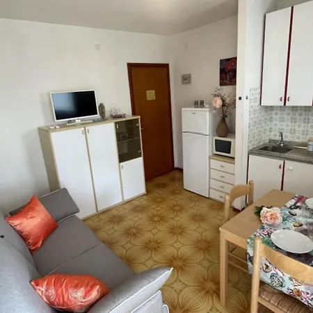 Apartament Lovely Flat Only 200m From The Sea - Beahost